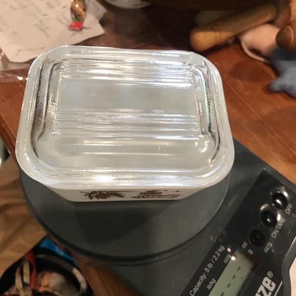 Vintage Pyrex Early American 501 “fridgie” 1.5 cups with lid. Made in USA - Picture 7 of 10